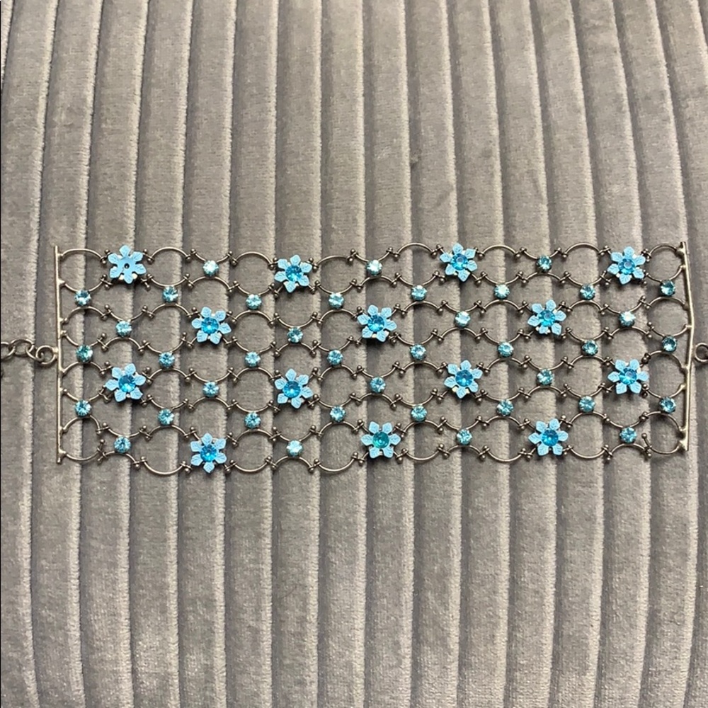 Floral bracelet - Picture 2 of 10